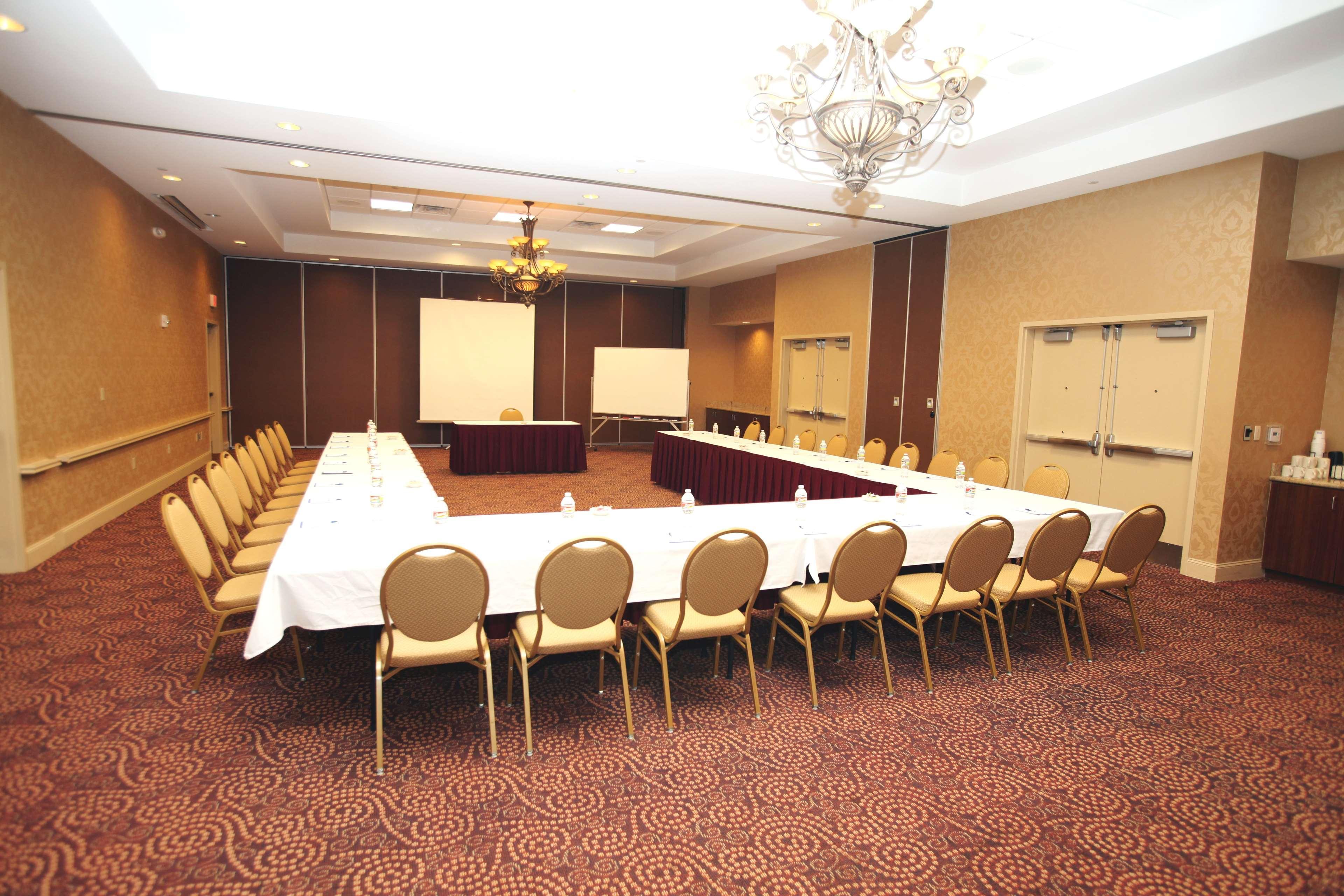 Hilton Garden Energy Corridor 3*